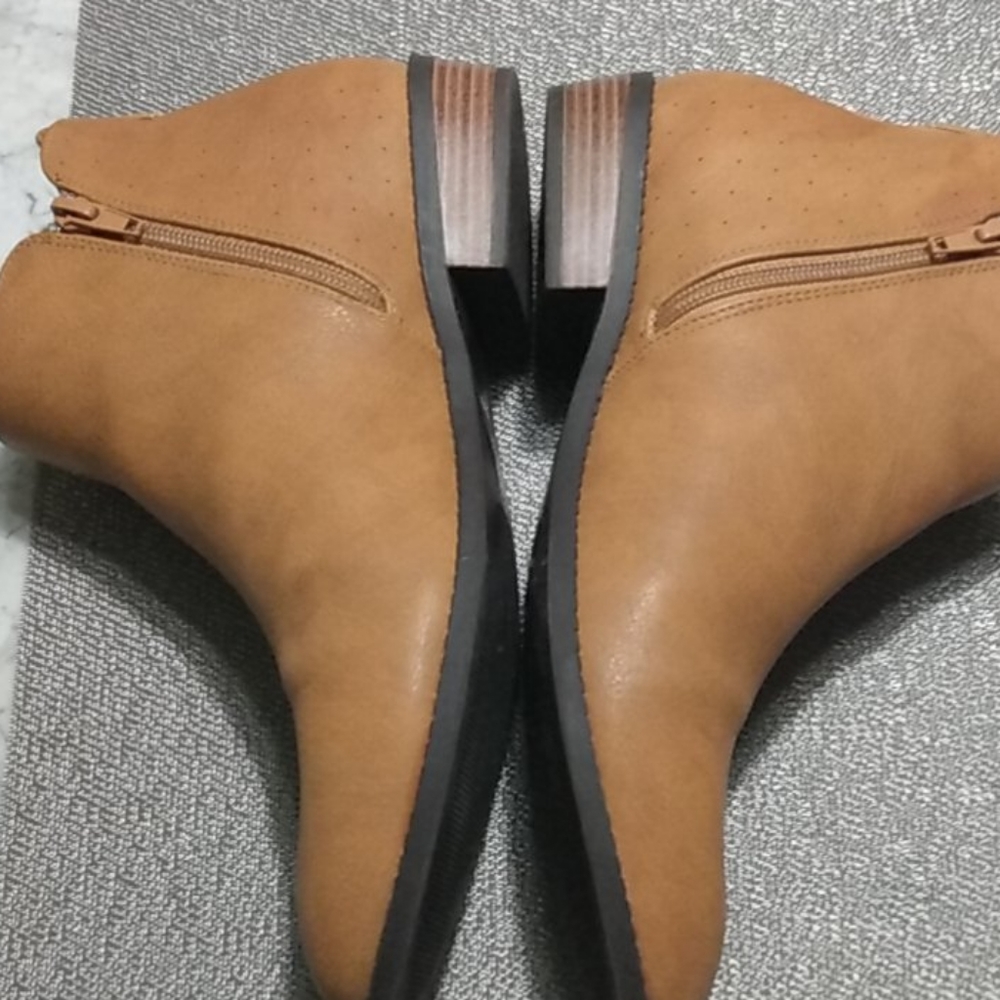 Low heel ankle boots